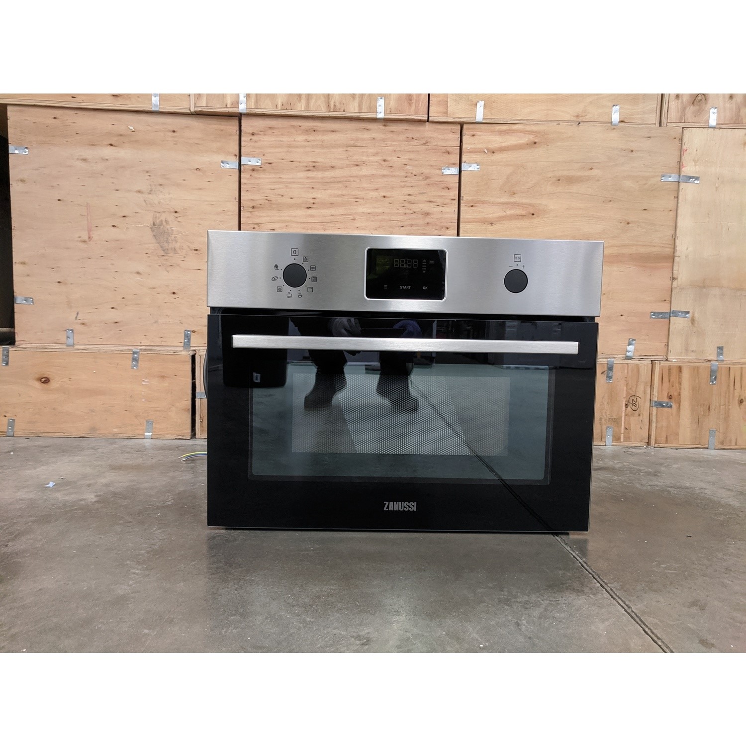 Refurbished Zanussi Series 40 ZVENW6X1 Built In MicroMax 43L with Grill