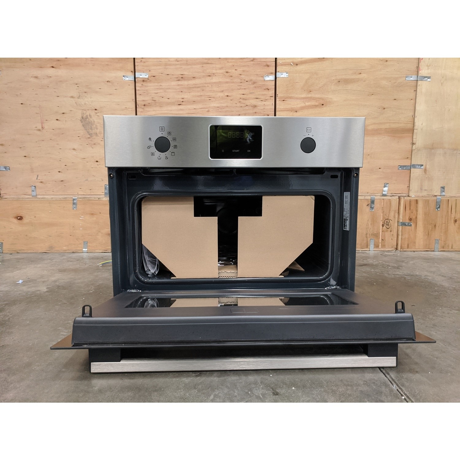 Refurbished Zanussi Series 40 ZVENW6X1 Built In MicroMax 43L with Grill