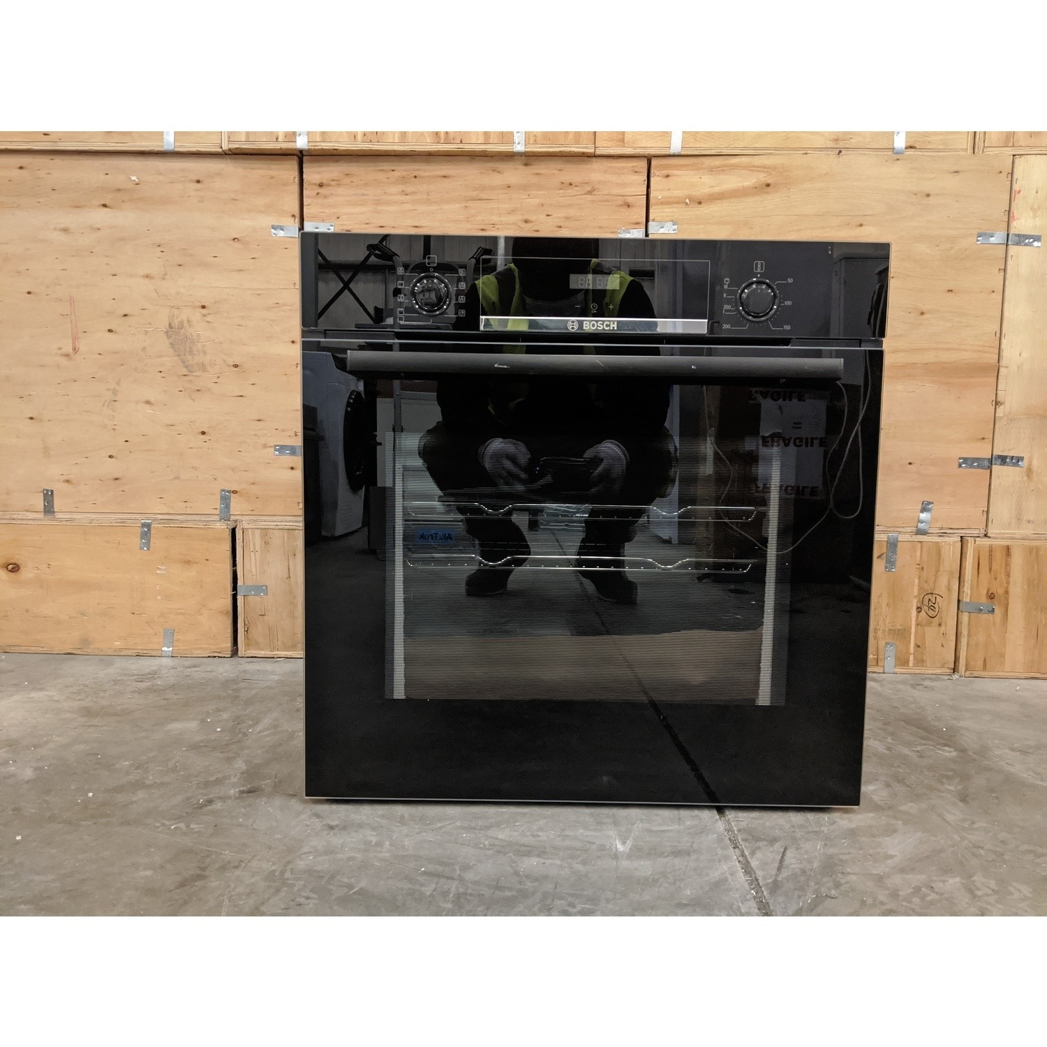 Refurbished Bosch Serie 4 HBS534BB0B 60cm Single Built In Electric Oven