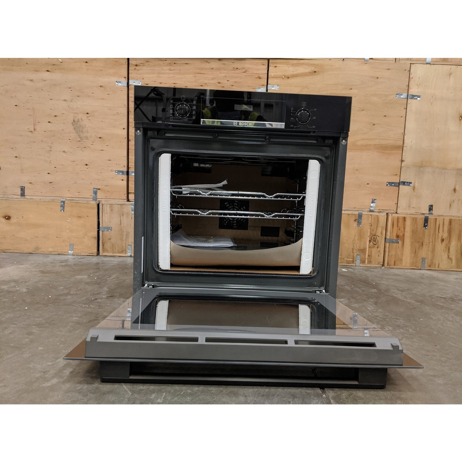 Refurbished Bosch Serie 4 HBS534BB0B 60cm Single Built In Electric Oven