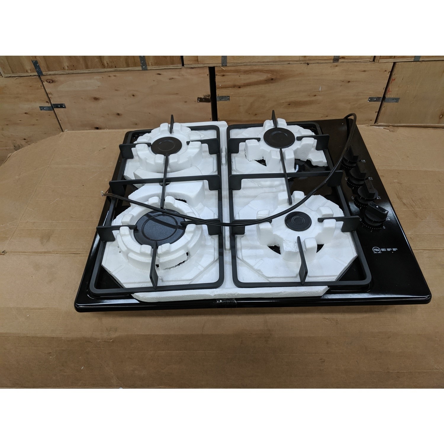 Refurbished Neff N30 T26BR46S0 58cm 4 Burner Gas Hob Black 78220133/1