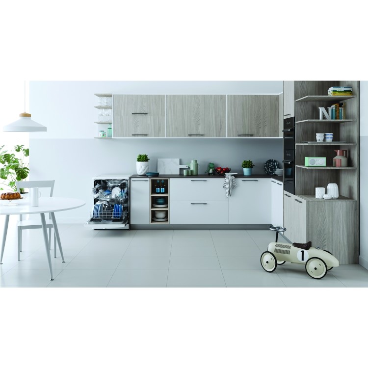 Refurbished Indesit DFE1B19UK 13 Place Freestanding Dishwasher White