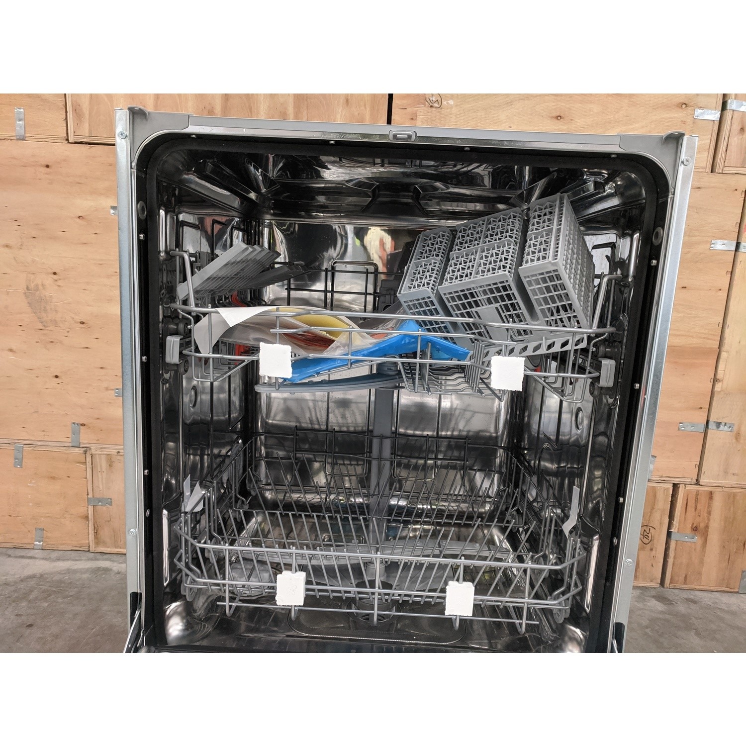 Refurbished Hotpoint HIE2B19UK 13 Place Fully Integrated Dishwasher