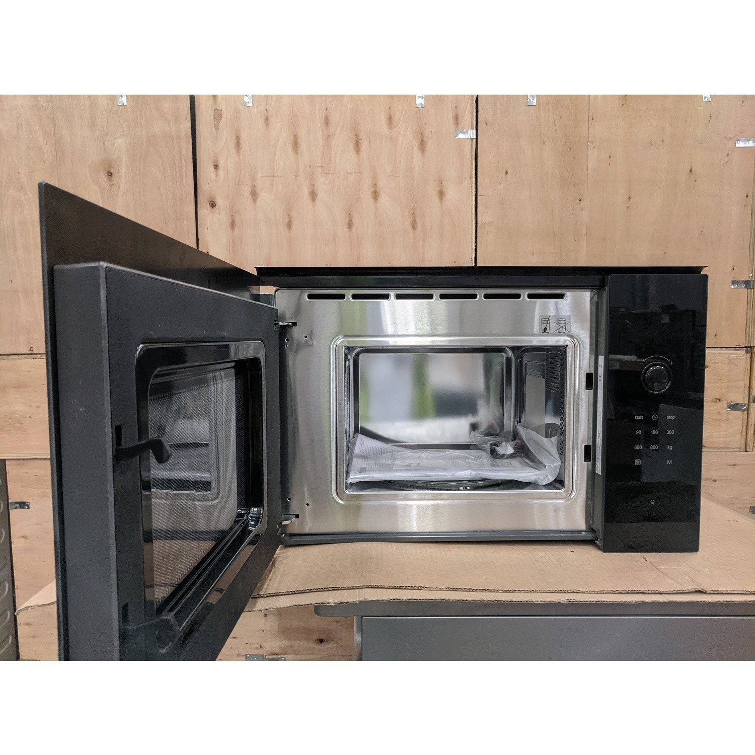 Refurbished Bosch Serie 4 BFL523MB0B Built In 20L 800W Microwave Black