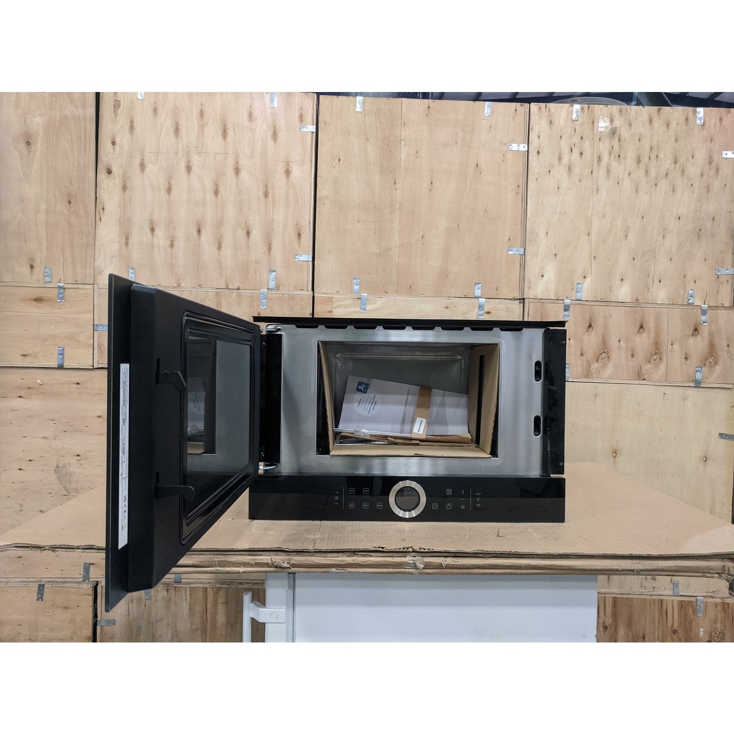 Refurbished Bosch Serie 8 BFL634GB1B Built In 21L 900W Microwave Black