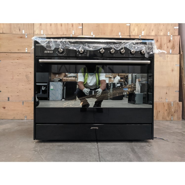 Refurbished Smeg Concert SUK91MBL9 90cm Dual Fuel Single Oven Range Cooker Black
