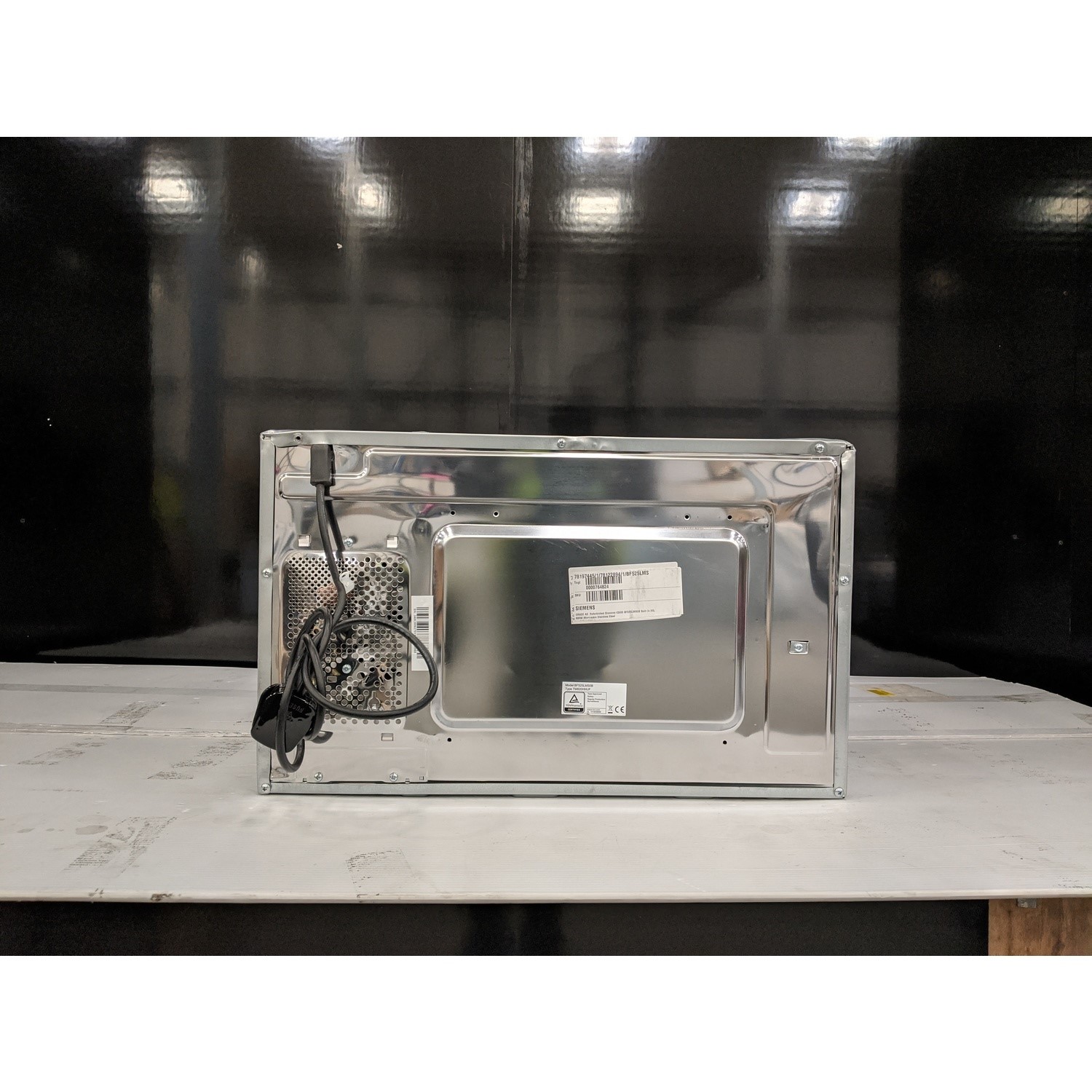 Refurbished Siemens iQ500 BF525LMS0B Built In 20L 800W Microwave