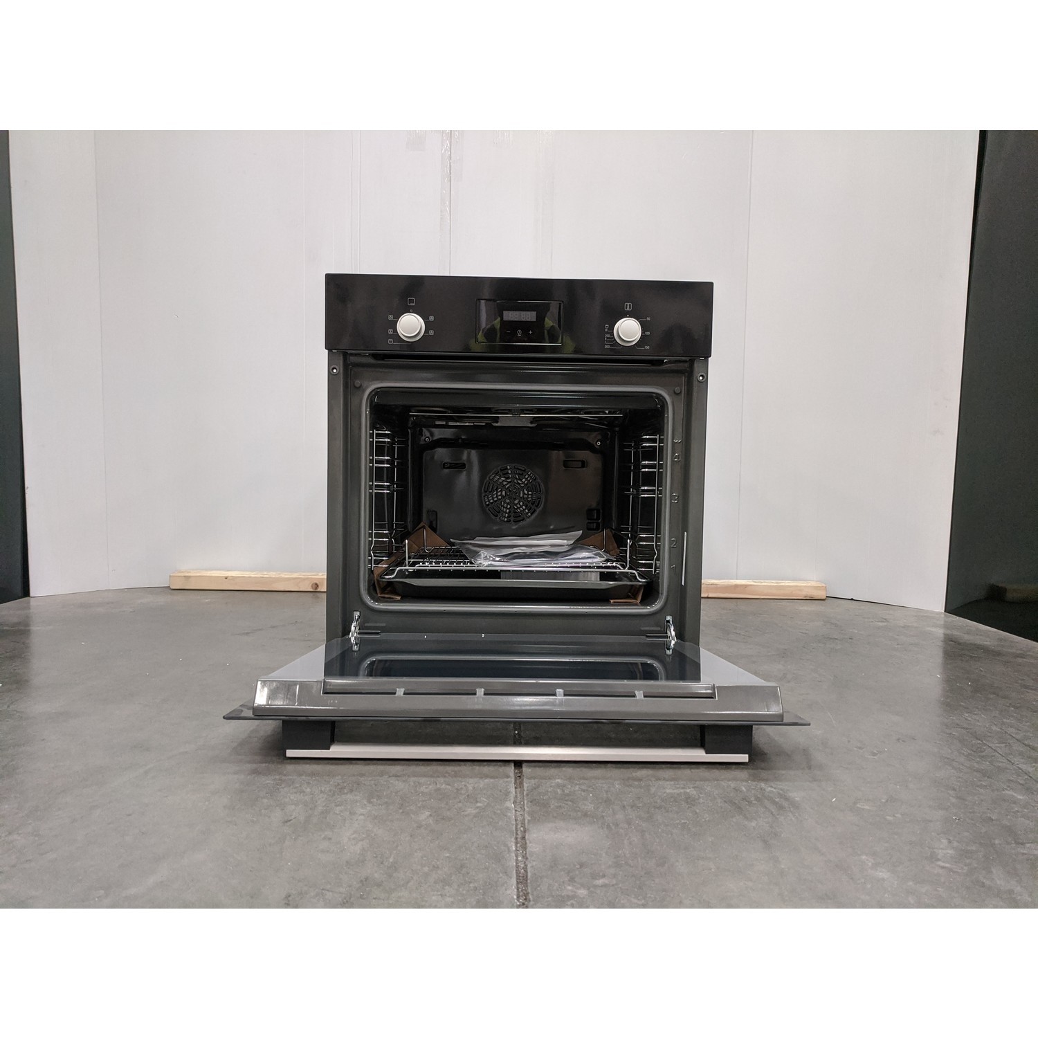 Refurbished Bosch Serie 2 HHF113BA0B 60cm Single Built In Electric Oven