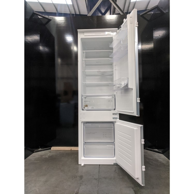 Refurbished Bosch Series 2 KIV87NSF0G Integrated 268 Litre 70/30 Fridge Freezer