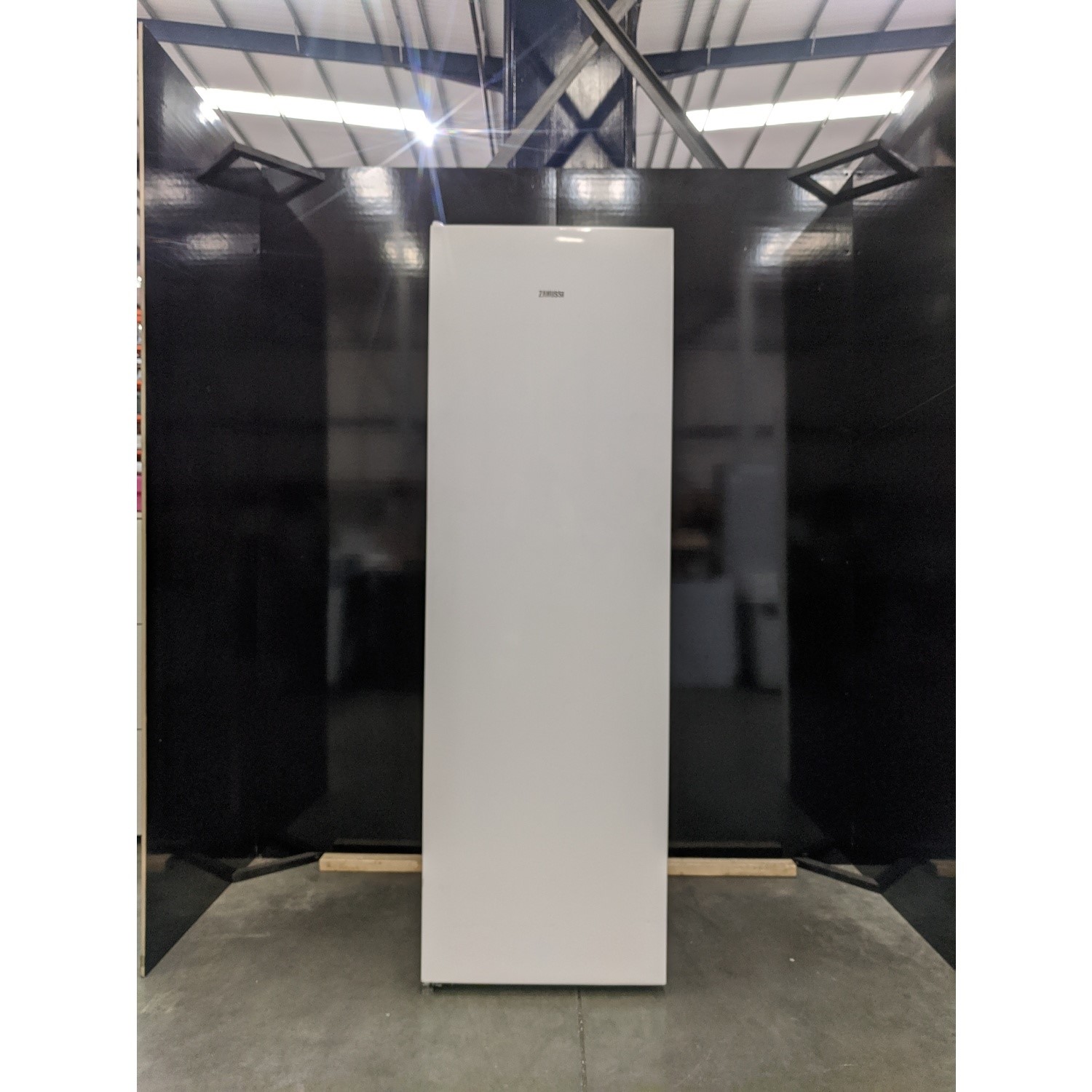 Refurbished Zanussi ZUHE30FW2 Freestanding 307 Litre Tall Freezer White