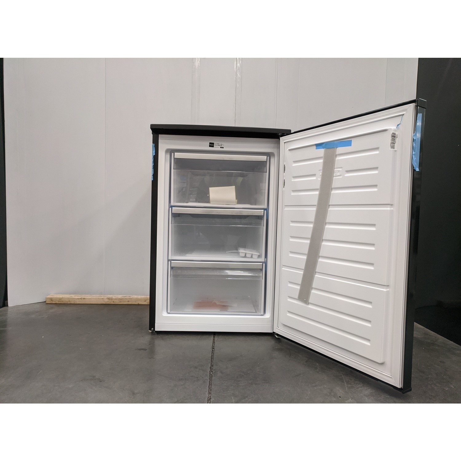 Refurbished Hotpoint H55ZM1110K1 Freestanding 102 Litre Under Counter