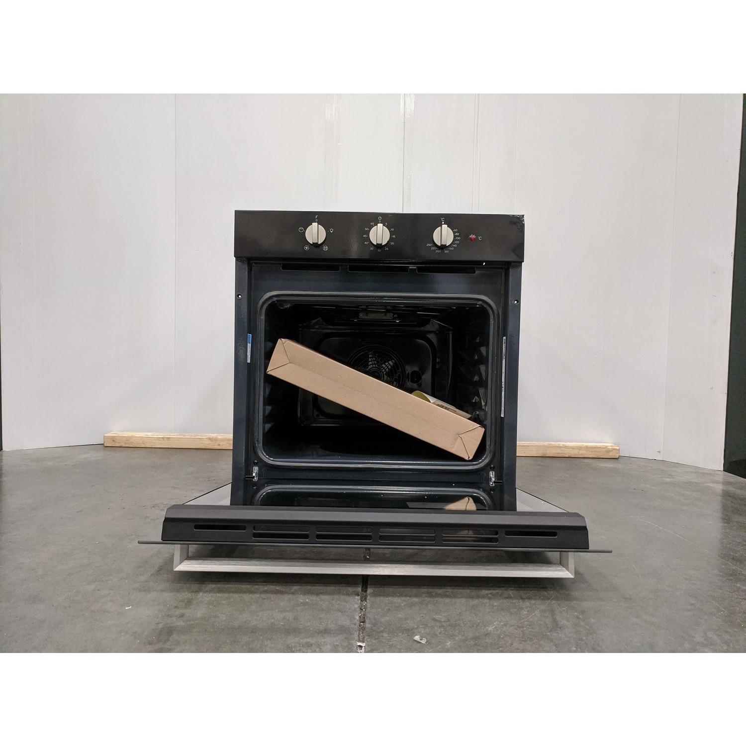 Refurbished Indesit IFW6330BL Aria 60cm Electric Fan Assisted Single