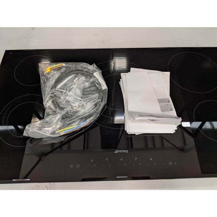 Refurbished Smeg SE395ETB 90cm 5 Zone Ceramic Hob