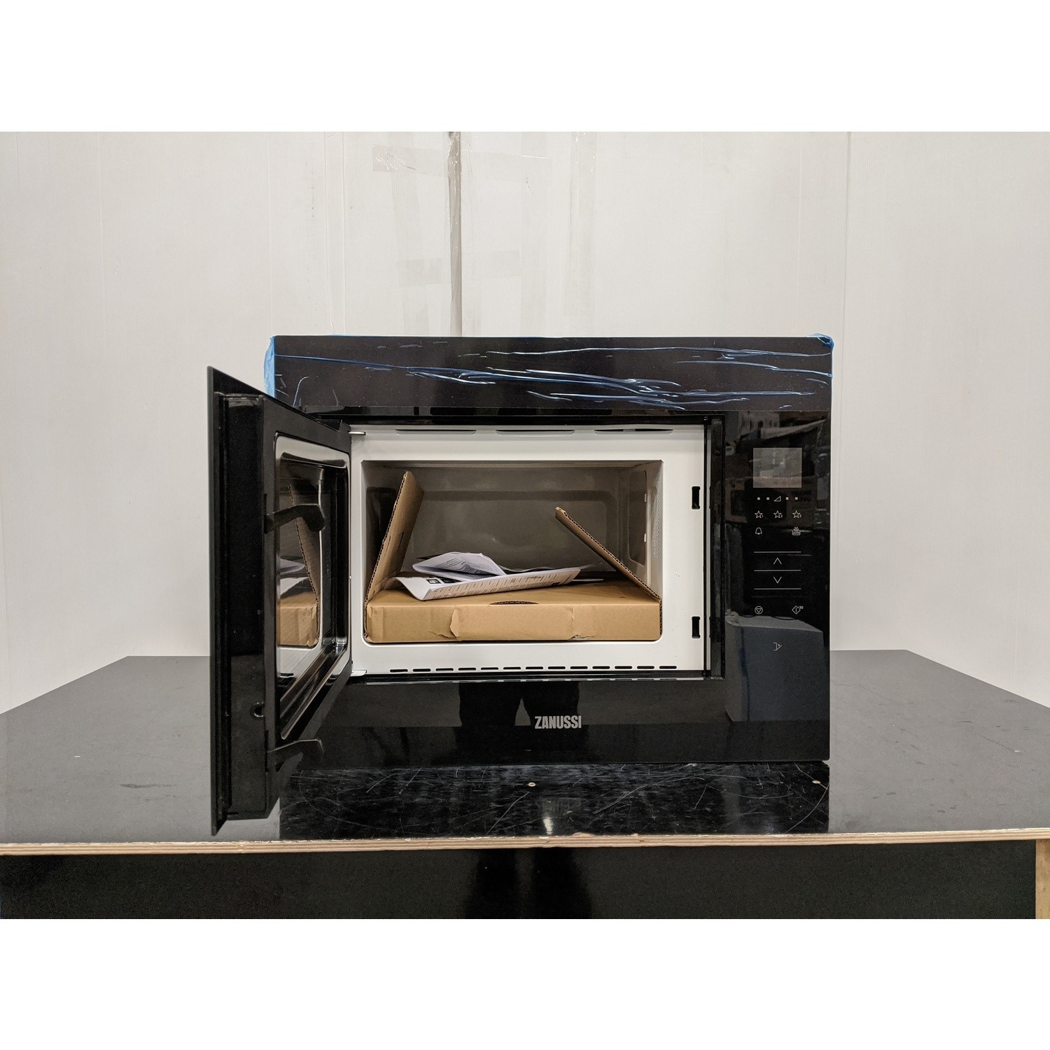 Refurbished Zanussi Series 20 ZMBN4SK Built In 25L 900W Microwave Black