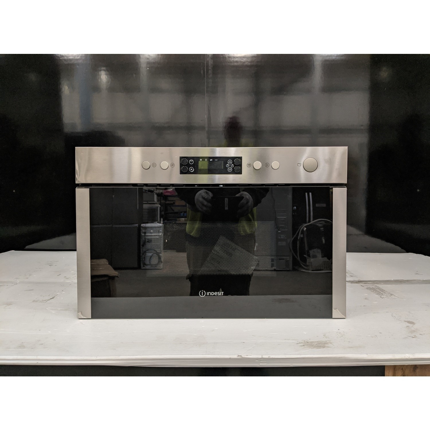 Refurbished Indesit MWI5213IX 22L 750W Built In Microwave with Grill