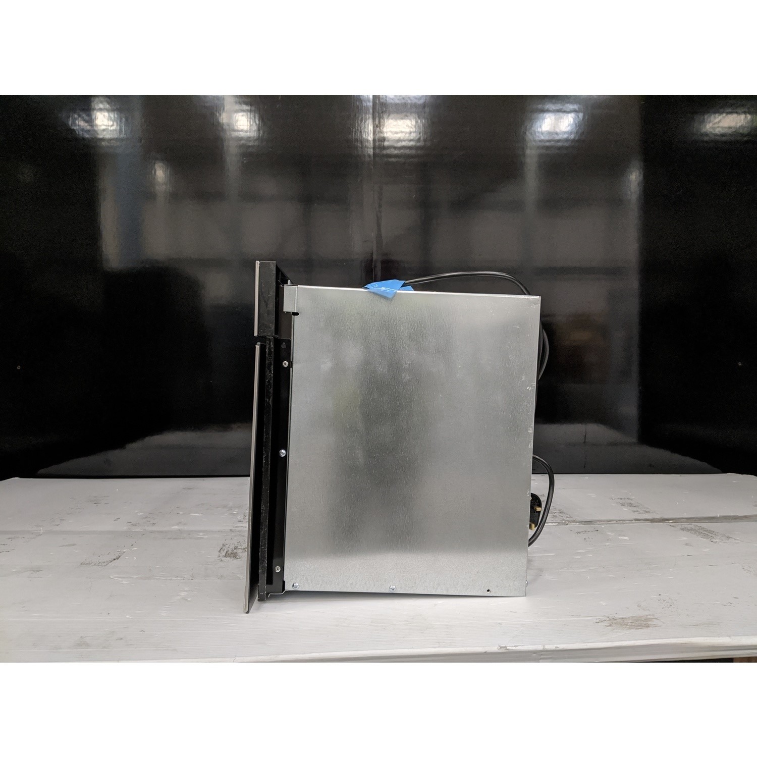 Refurbished Indesit MWI5213IX 22L 750W Built In Microwave with Grill 78375286/1/MWI5213IX