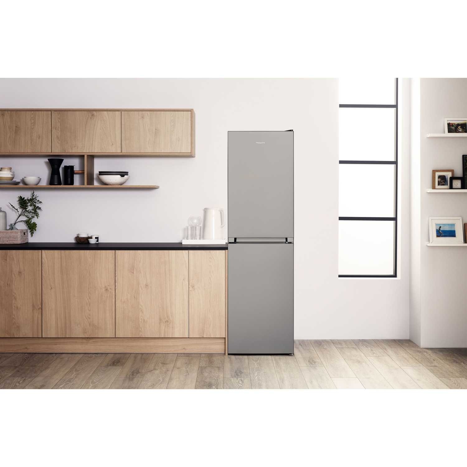 Hotpoint HBNF55181S 245 Litre Freestanding Fridge Freezer 50/50 Split
