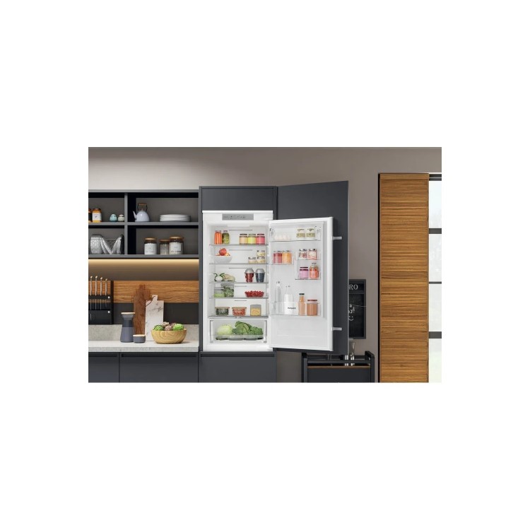 Refurbished Hotpoint HTC18T311 Integrated 250 Litre 70/30 Frost Free Fridge Freezer