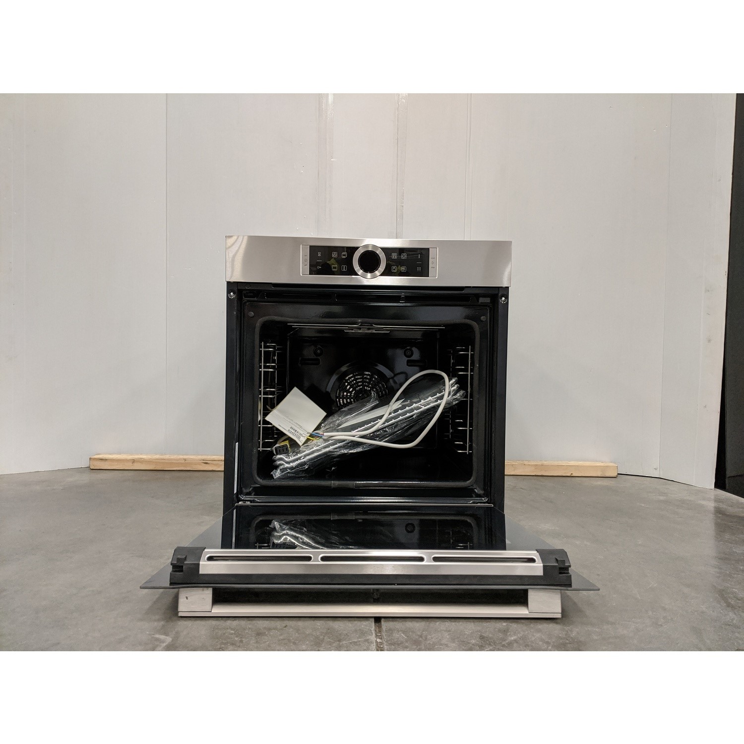 Refurbished Bosch Serie 8 HBG674BS1B Multifunction 60cm Single Built In