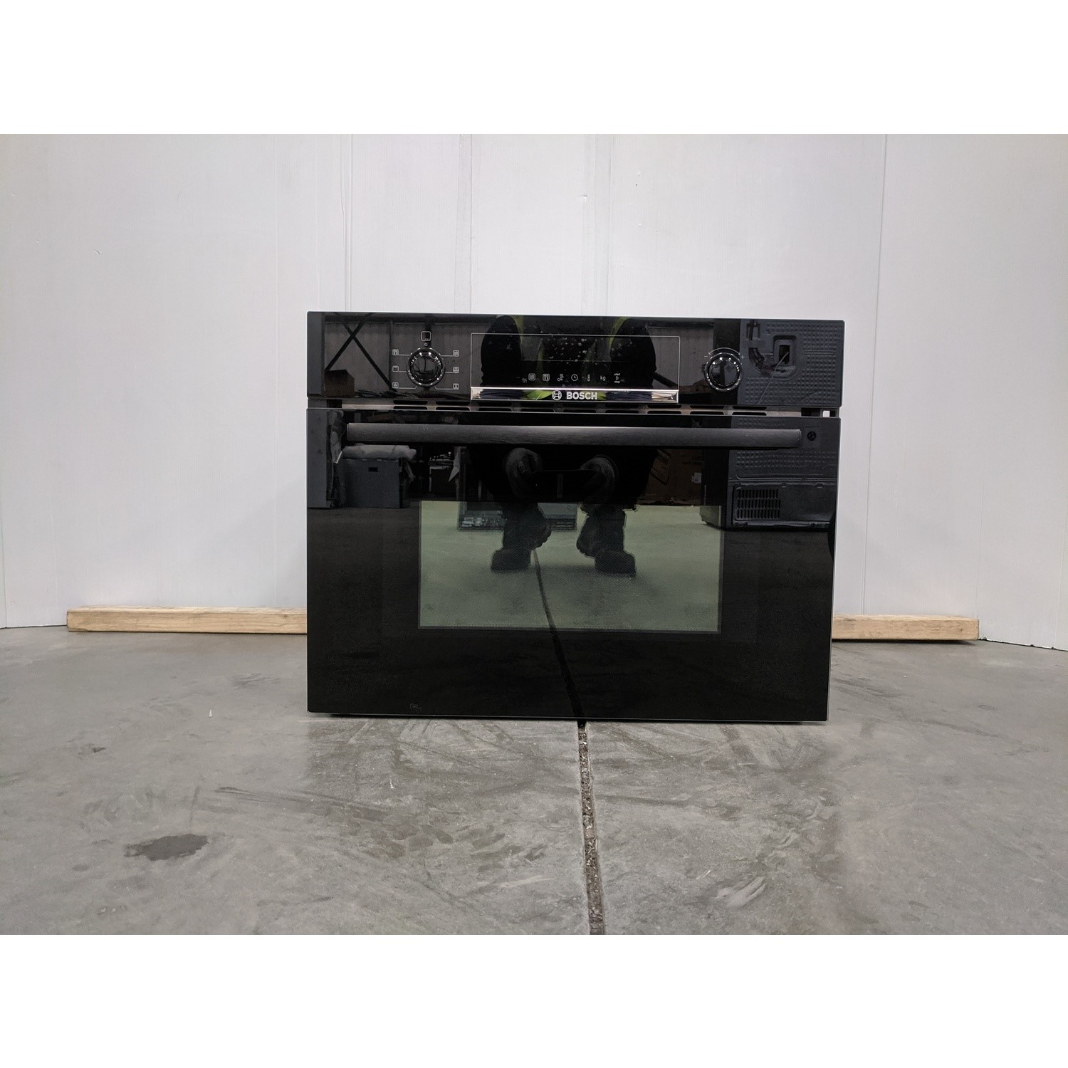 Refurbished Bosch Serie 4 CMA583MB0B Built In 44L with Grill 900W