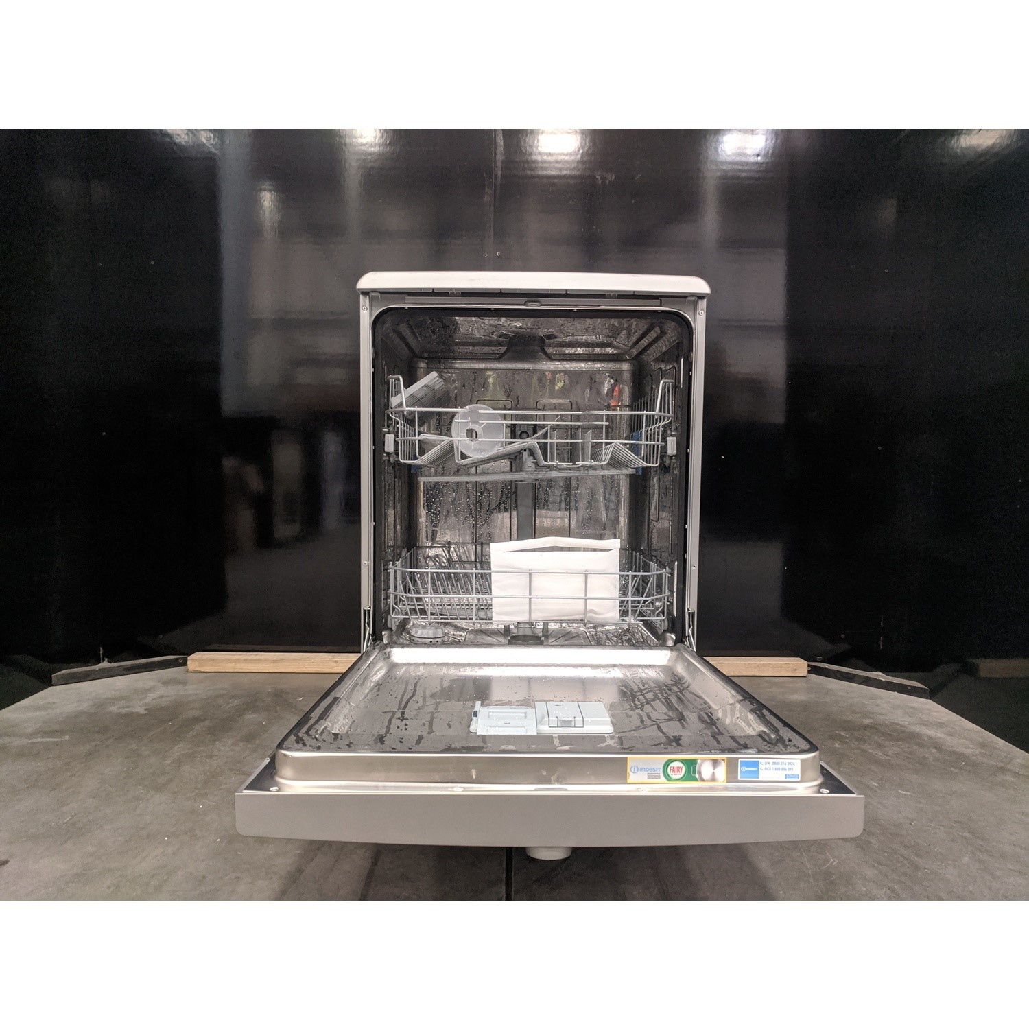 Refurbished Indesit DFE1B19XUK 13 Place Freestanding Dishwasher Silver