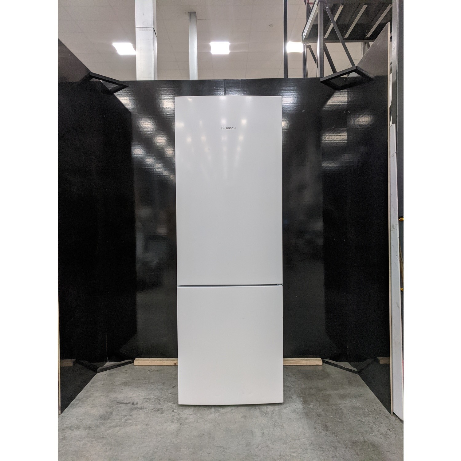 Refurbished Bosch KGE49AWCAG Freestanding 413 Litre 60/40 Fridge