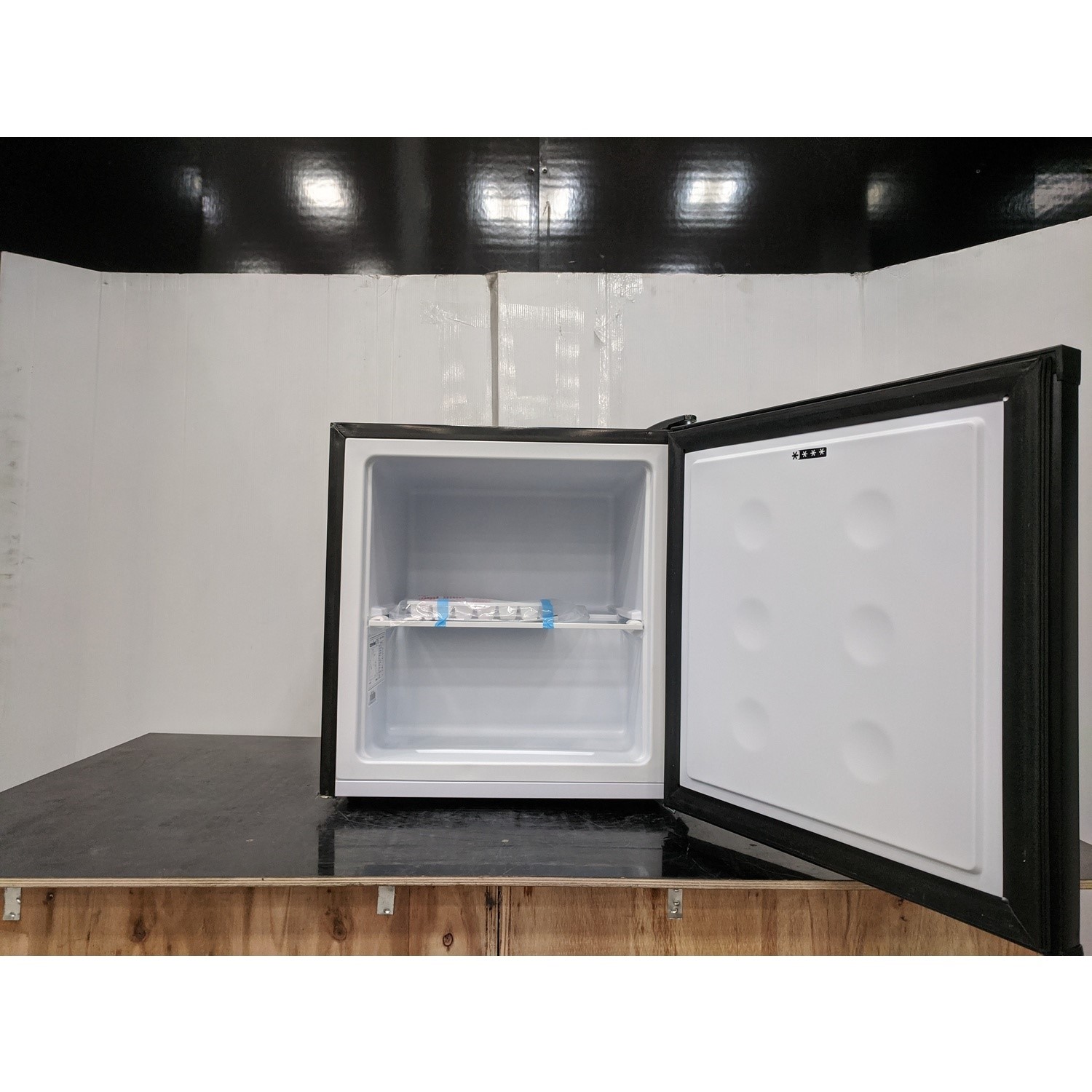 Refurbished IceKing TF40K.E 38 Litre Table Top Freezer Black 78451239/1