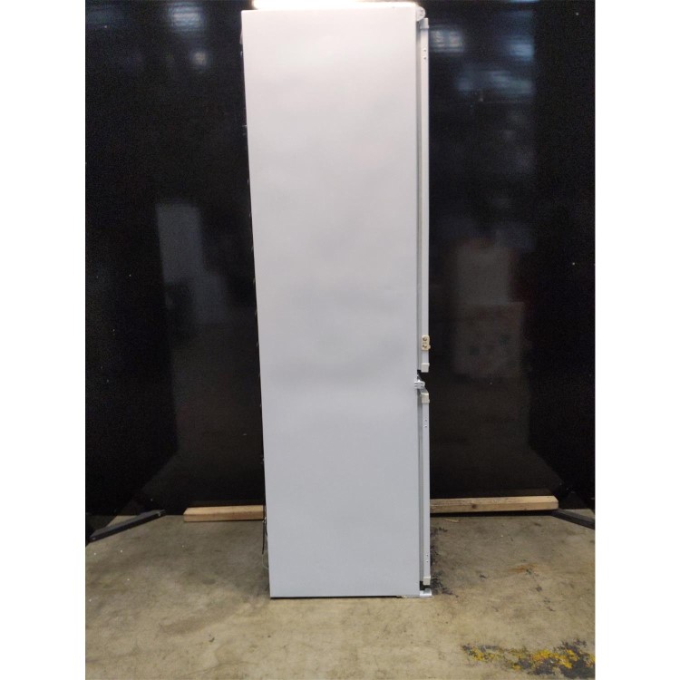Refurbished Grundig GKFI7030 Integrated 255 Litre 70/30 Fridge Freezer