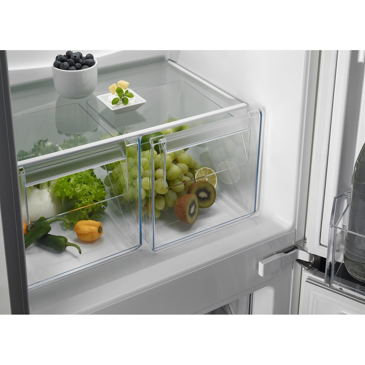 Zanussi 257 Litre 70 30 Integrated Fridge Freezer ZNNN18ES3