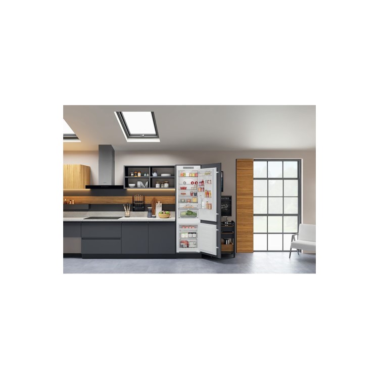 Hotpoint 280 Litre 70/30 Split Integrated Fridge Freezer With FreshZone+