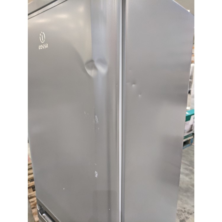 Refurbished Indesit IBD5517SUK1 Freestanding 235 Litre 50/50 Fridge Freezer Silver
