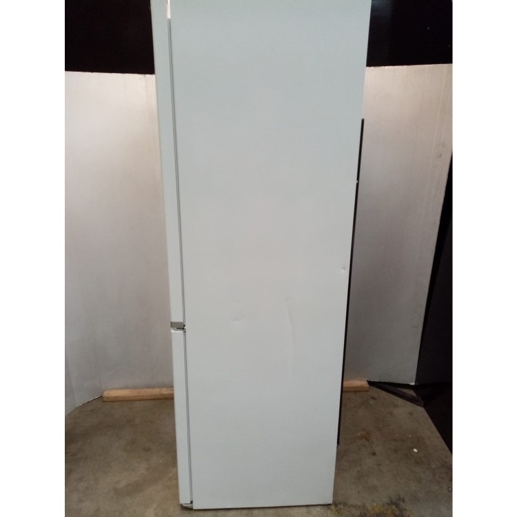 Refurbished Hotpoint H1NT811EW1 Freestanding 339 Litre 60/40 Fridge Freezer White