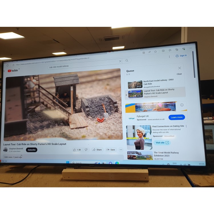 Refurbished Digihome 70" 4K Ultra HD with HDR LED Freeview Smart TV without Stand