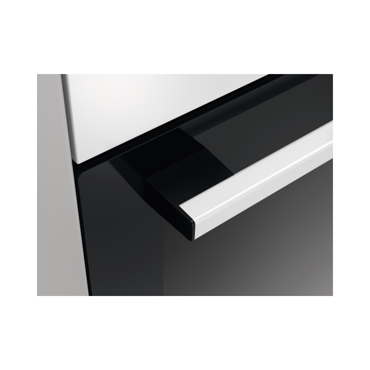 Refurbished Zanussi Series 20 ZOHNX3W1 60cm Single Built In Electric Oven White