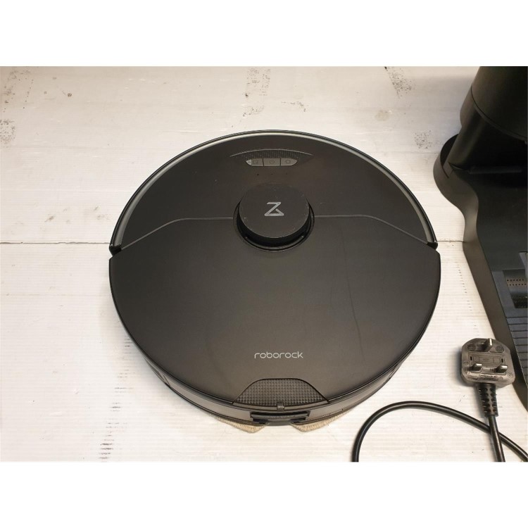 Refurbished Roborock S7 MaxV Plus Robot Vacuum Cleaner with Self-Emptying Station - Black