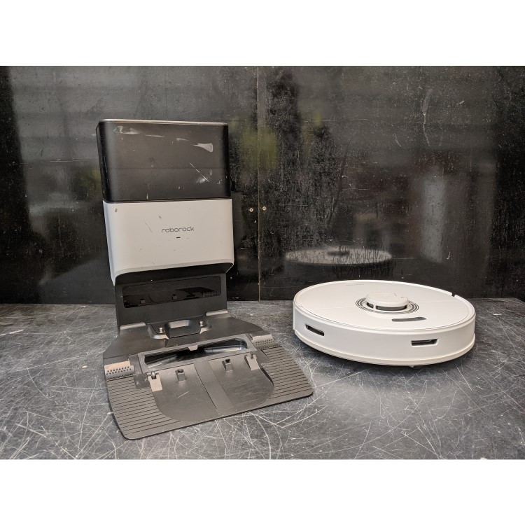 Refurbished Roborock Q7Max+ Robot Vacuum Cleaner with Self-Emptying Station - White