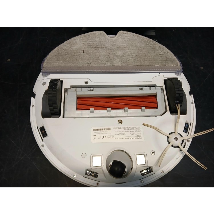 Refurbished Roborock Q7Max+ Robot Vacuum Cleaner with Self-Emptying Station - White