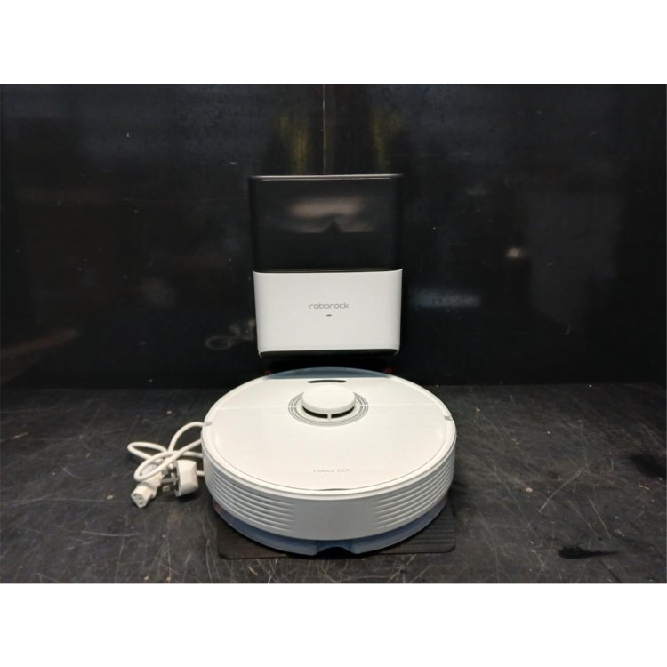 Refurbished Roborock Q7Max+ Robot Vacuum Cleaner with Self-Emptying Station White