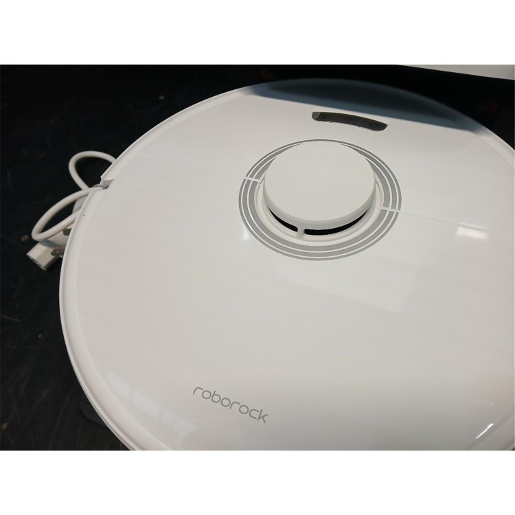 Refurbished Roborock Q7Max+ Robot Vacuum Cleaner with Self-Emptying Station White
