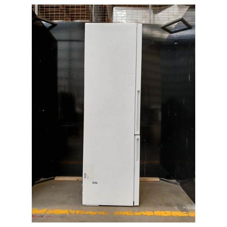 Refurbished Bosch Series 6 KGE49AWCAG Freestanding 413 Litre 60/40 Low Frost Fridge Freezer White
