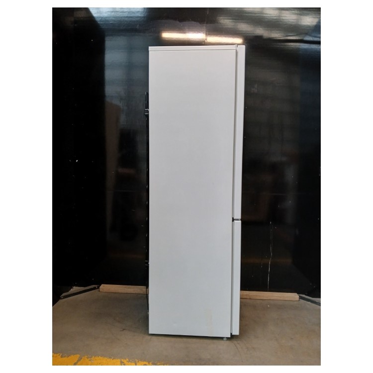 Refurbished Bosch Series 2 KGN27NWEAG 255 Litre 50/50 Freestanding Fridge Freezer White