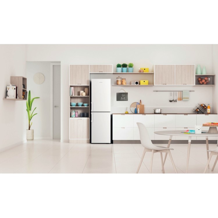 Refurbished Indesit IB55732WUK Freestanding 287 Litre 50/50 Low Frost Fridge Freezer White