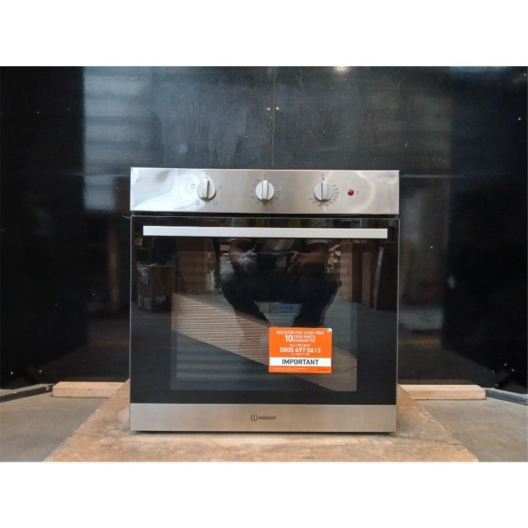 Refurbished Indesit Aria IFW6230IXUK 60cm Single Built In Electric Oven