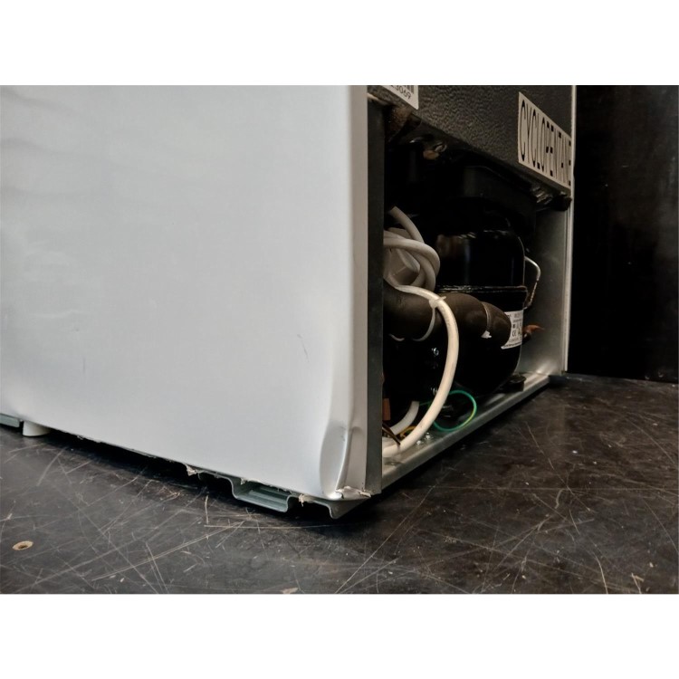 Refurbished electriQ eiQ46DCWHT Integrated Undercounter 46 Litre Drinks Cooler