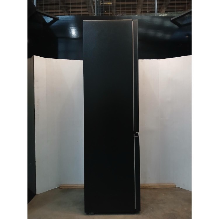 Refurbished Hisense 336 Litre 60/40 Freestanding Fridge Freezer - Black