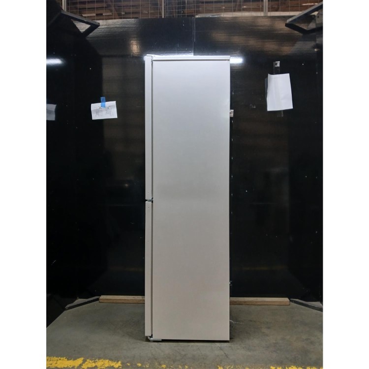 GRADE A2 - Indesit 287 Litre 50/50 Freestanding Fridge Freezer - White