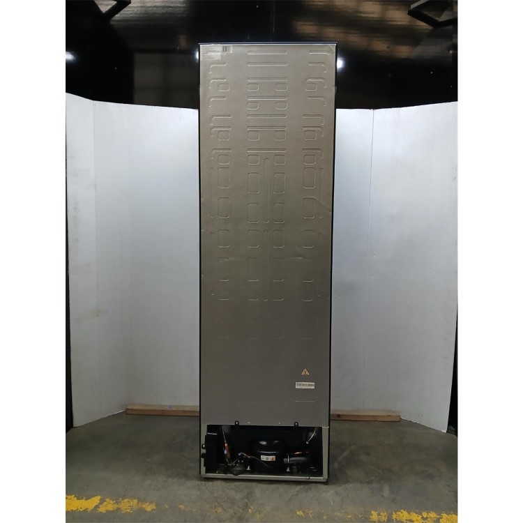 GRADE A2 - Hisense 256 Litre 50/50 Freestading Fridge Freezer - Black 
