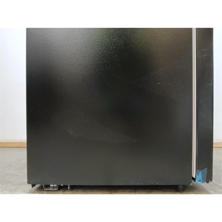 GRADE A2 - Hisense 256 Litre 50/50 Freestading Fridge Freezer - Black 