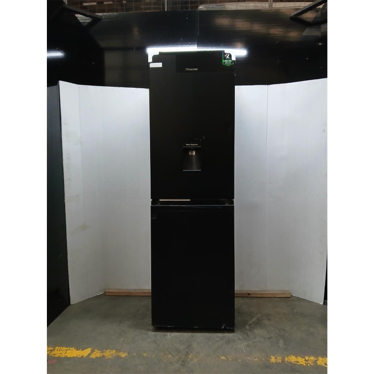 GRADE A2 - Hisense 256 Litre 50/50 Freestading Fridge Freezer - Black 