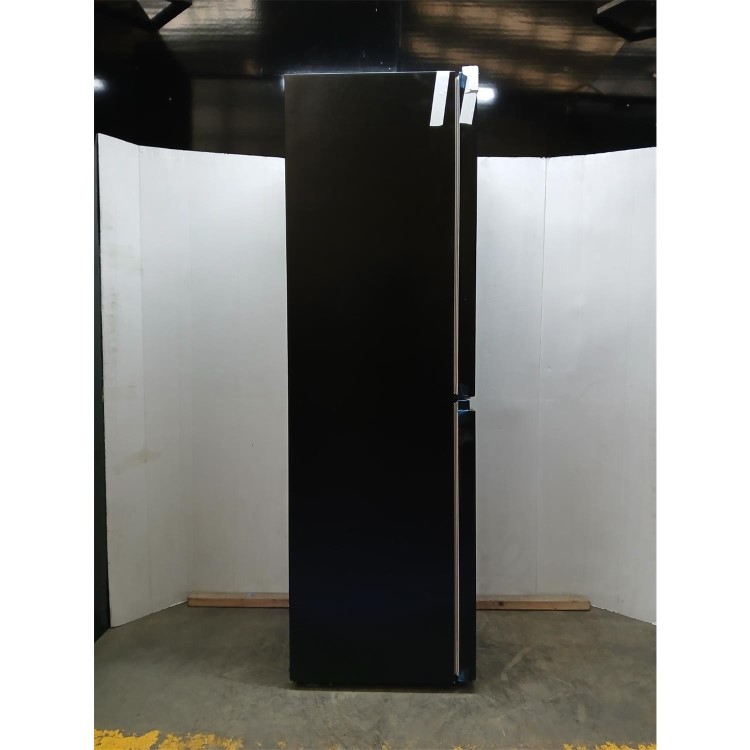GRADE A2 - Hisense 256 Litre 50/50 Freestading Fridge Freezer - Black 